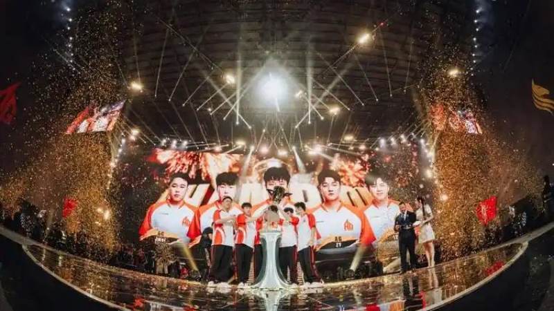 Bwin 发展历程配图，社区与青训板块上线